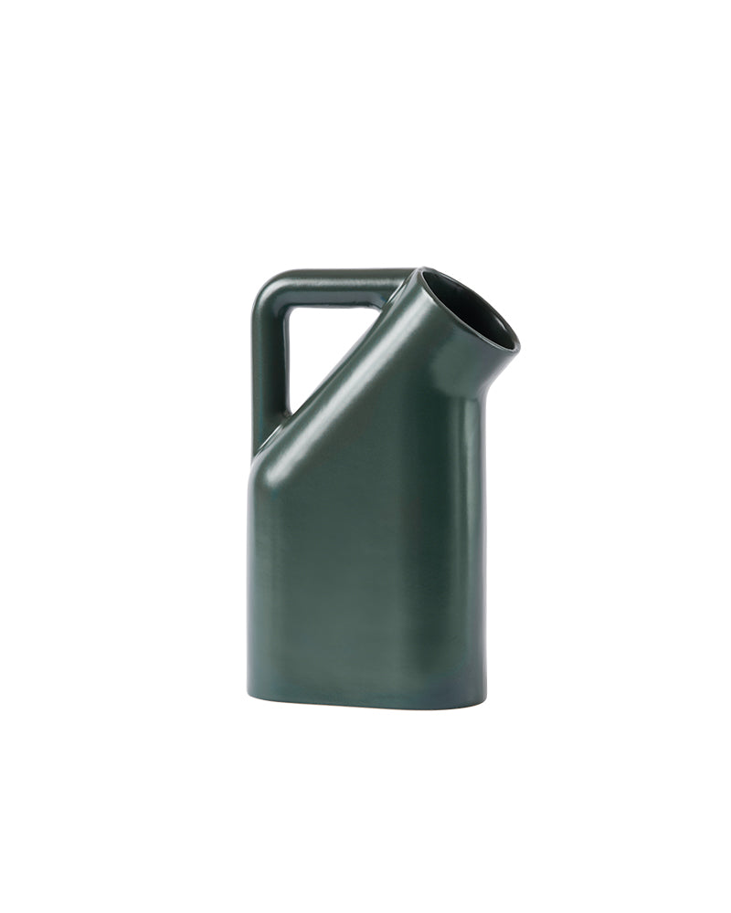Tub Jug- Grøn karaffel kande fra Muuto i glaseret keramik, skrå håndtag og bred åbning